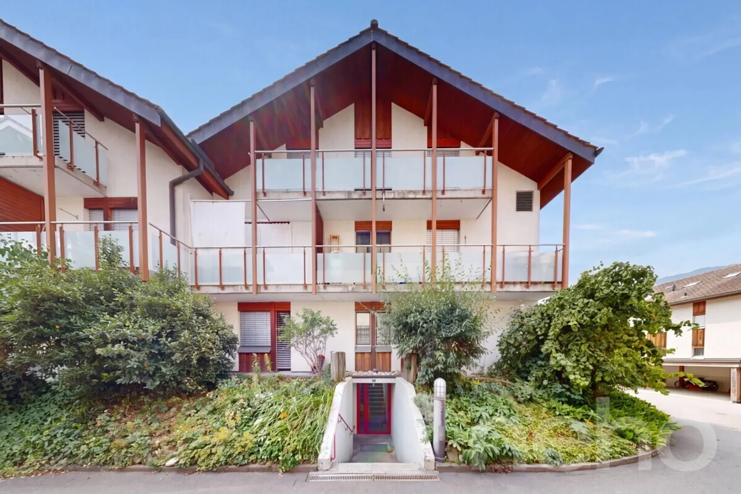 Charming penthouse apartment with lake view and two balconies - Photo 1 of 12
