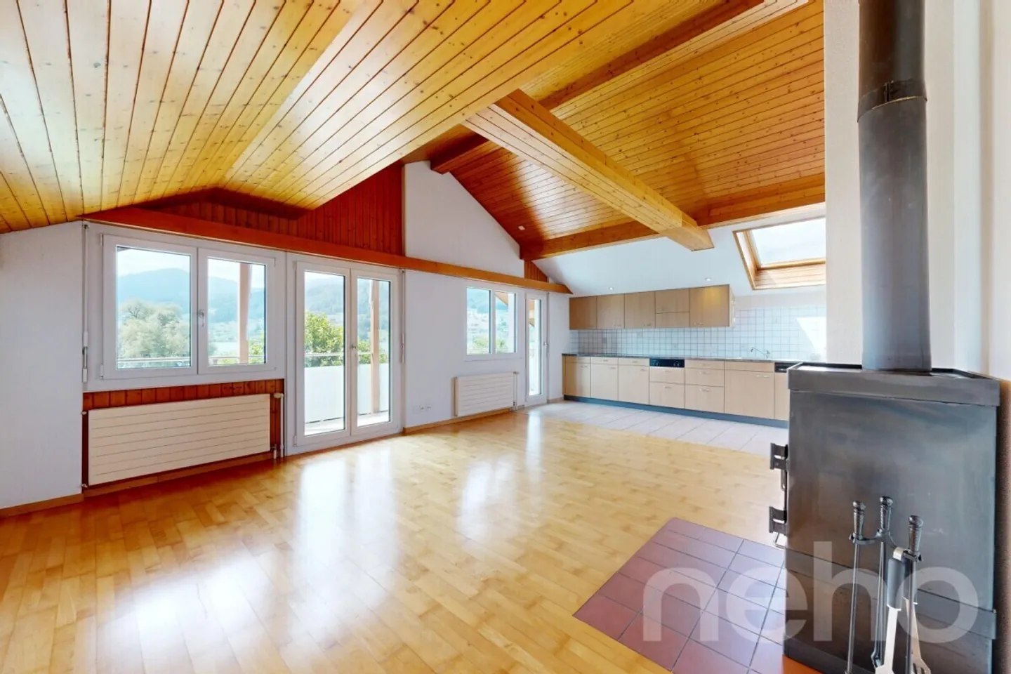 Charming penthouse apartment with lake view and two balconies - Photo 3 of 12