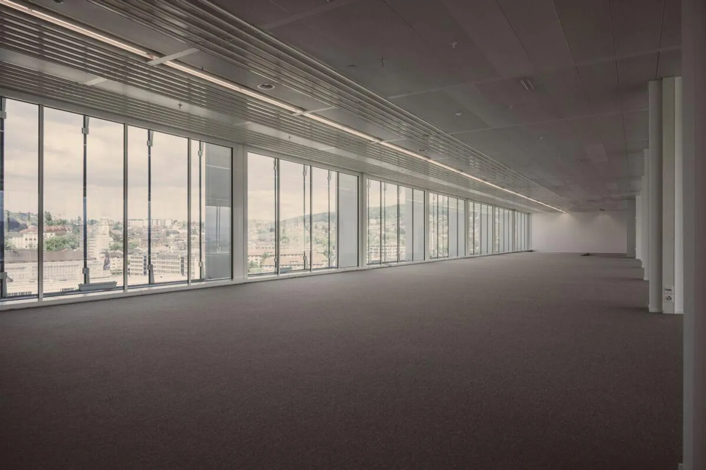 Office Tower - Offices on the 12th floor with a dream view - Photo 6 of 13