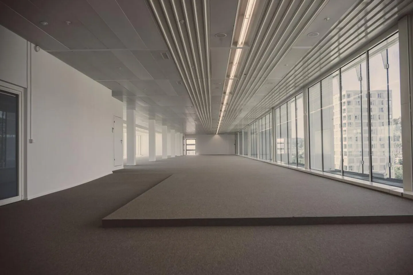 Office Tower - Offices on the 12th floor with a dream view - Photo 7 of 13