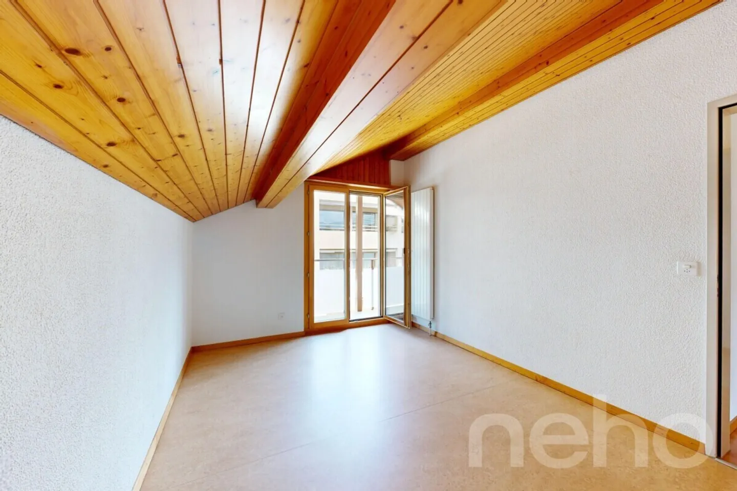 Charming penthouse apartment with lake view and two balconies - Photo 7 of 12