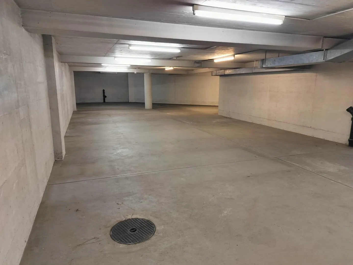 Storage room with access ramp for rent - Photo 9 of 11