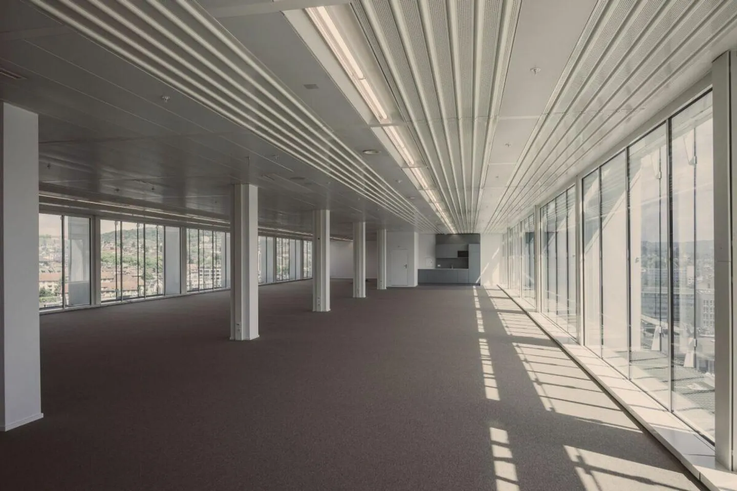 Office Tower - Offices on the 12th floor with a dream view - Photo 4 of 13