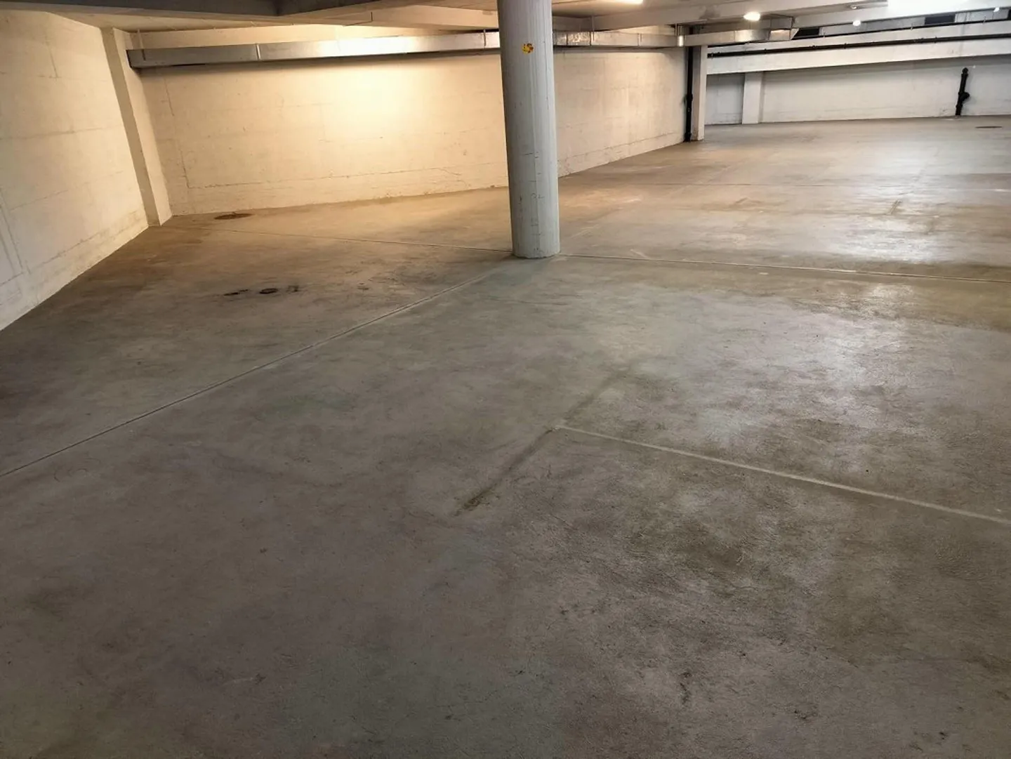 Storage room with access ramp for rent - Photo 10 of 11