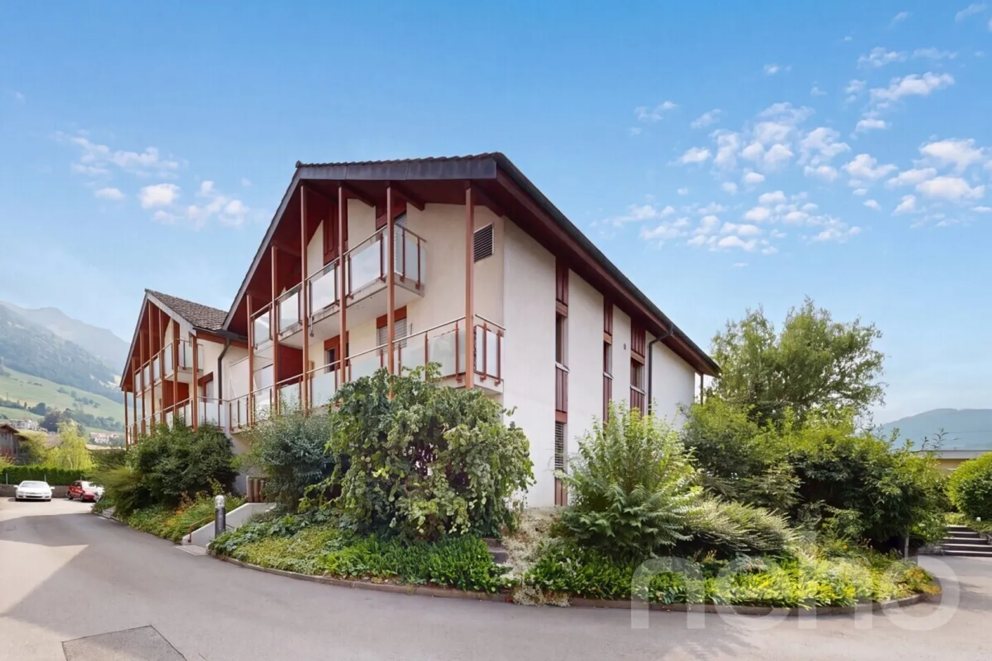 Charming penthouse apartment with lake view and two balconies - Photo 11 of 12