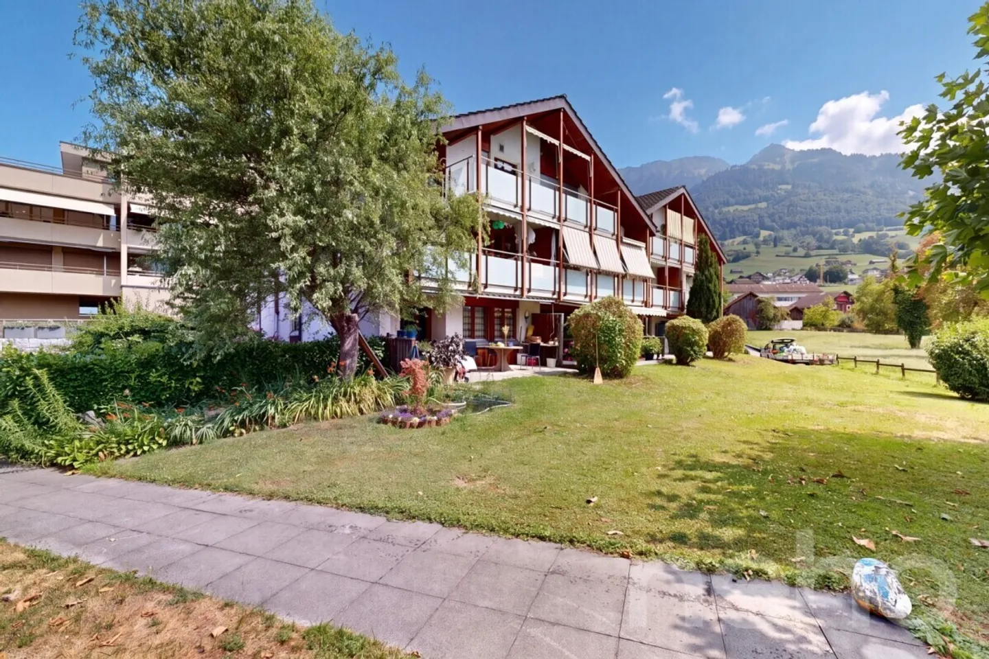 Charming penthouse apartment with lake view and two balconies - Photo 12 of 12