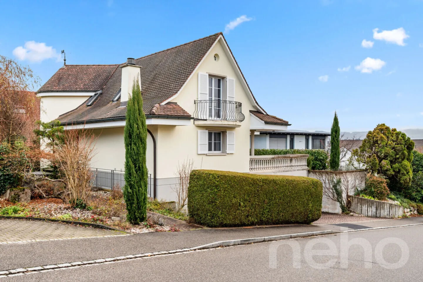 Luxury and Charm Combined - Dream Property in Oberwil - Photo 2 of 10