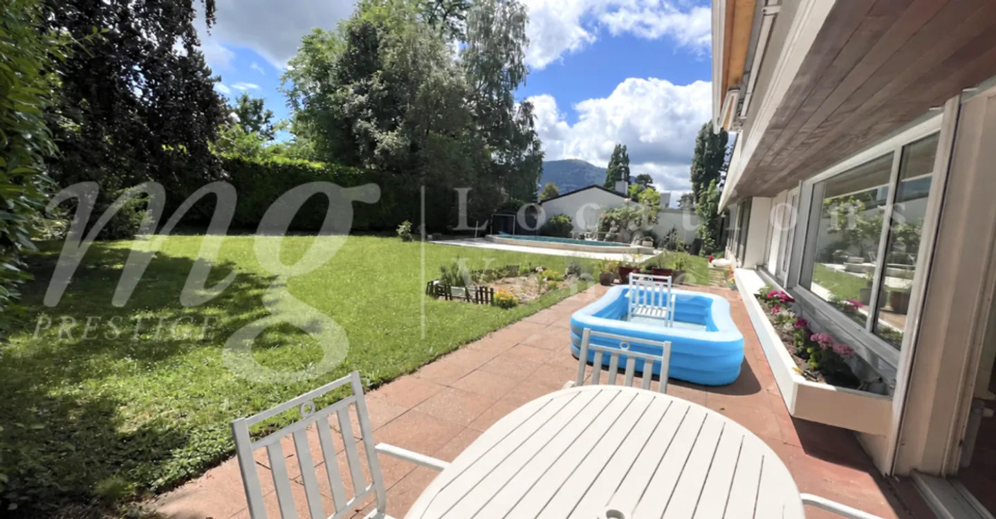 BELLA CASA FAMILIARE - 5 CAMERE! INDIVIDUALE - GRANDE GIARDINO CON PISCINA - Foto 2 di 11