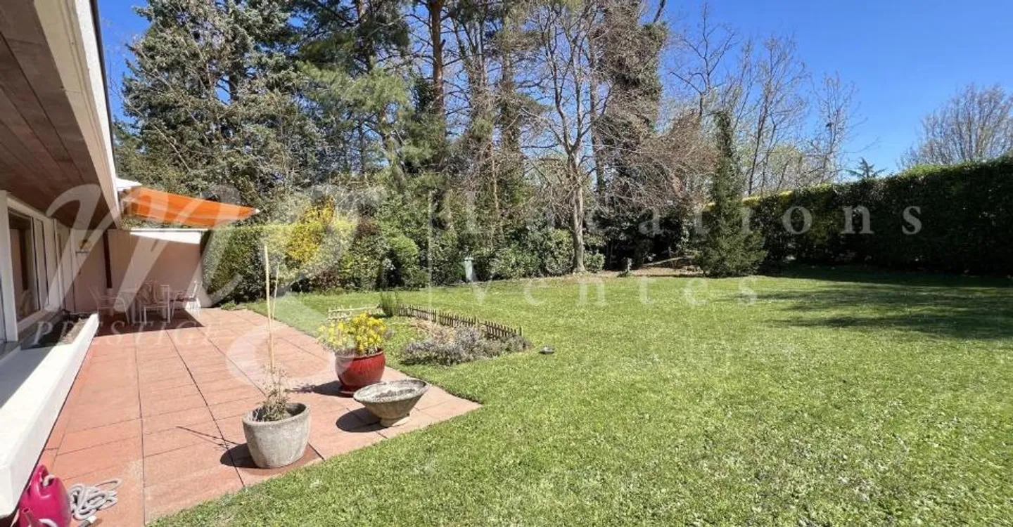 BELLA CASA FAMILIARE - 5 CAMERE! INDIVIDUALE - GRANDE GIARDINO CON PISCINA - Foto 3 di 11