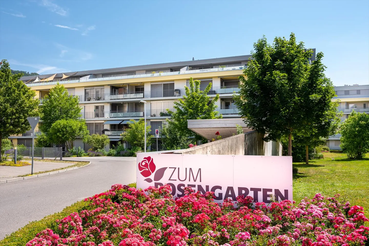 Places de stationnement disponibles ! - Photo 2 sur 2