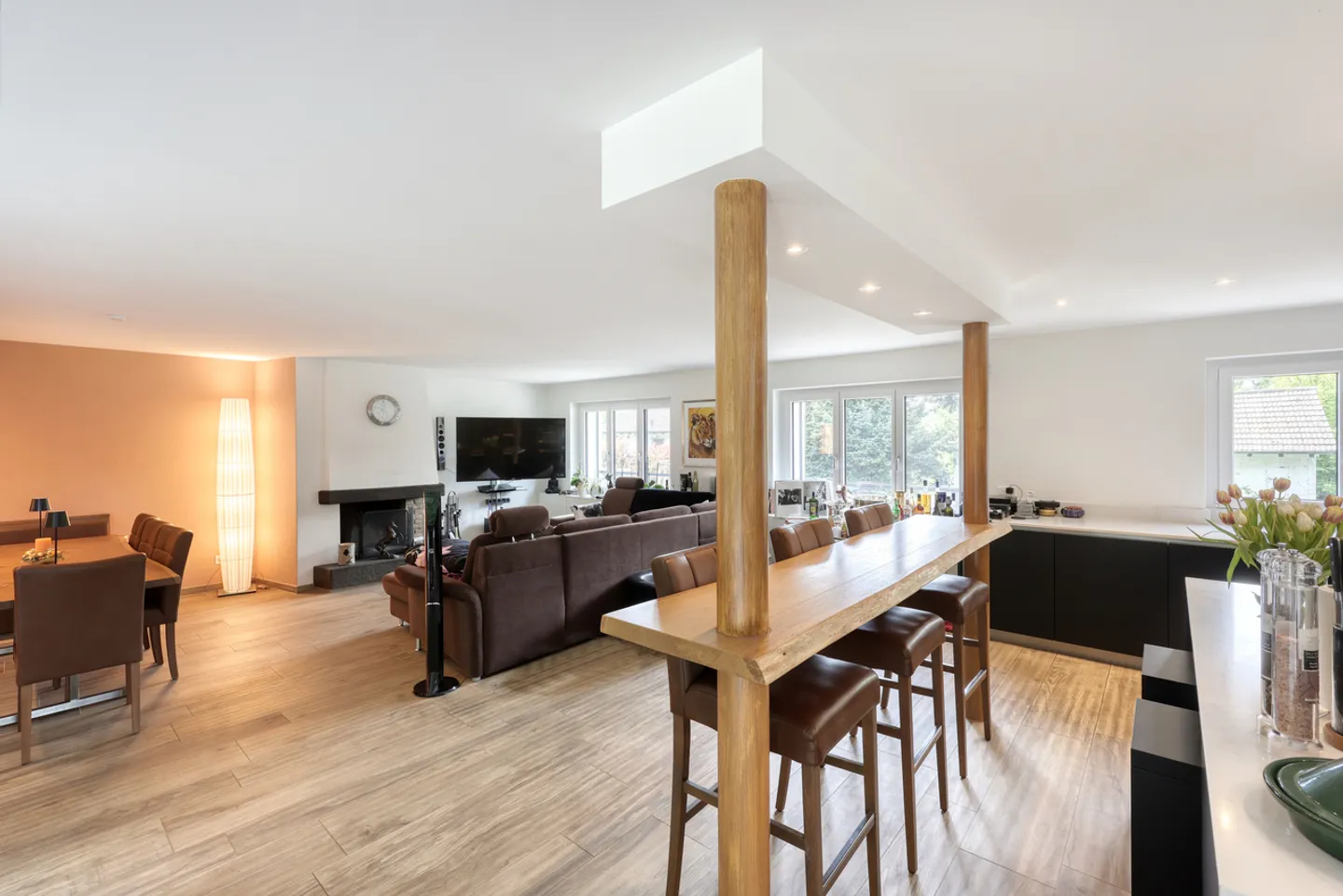 Top renovated 5.5-room single-family house with large garden - Photo 6 of 9