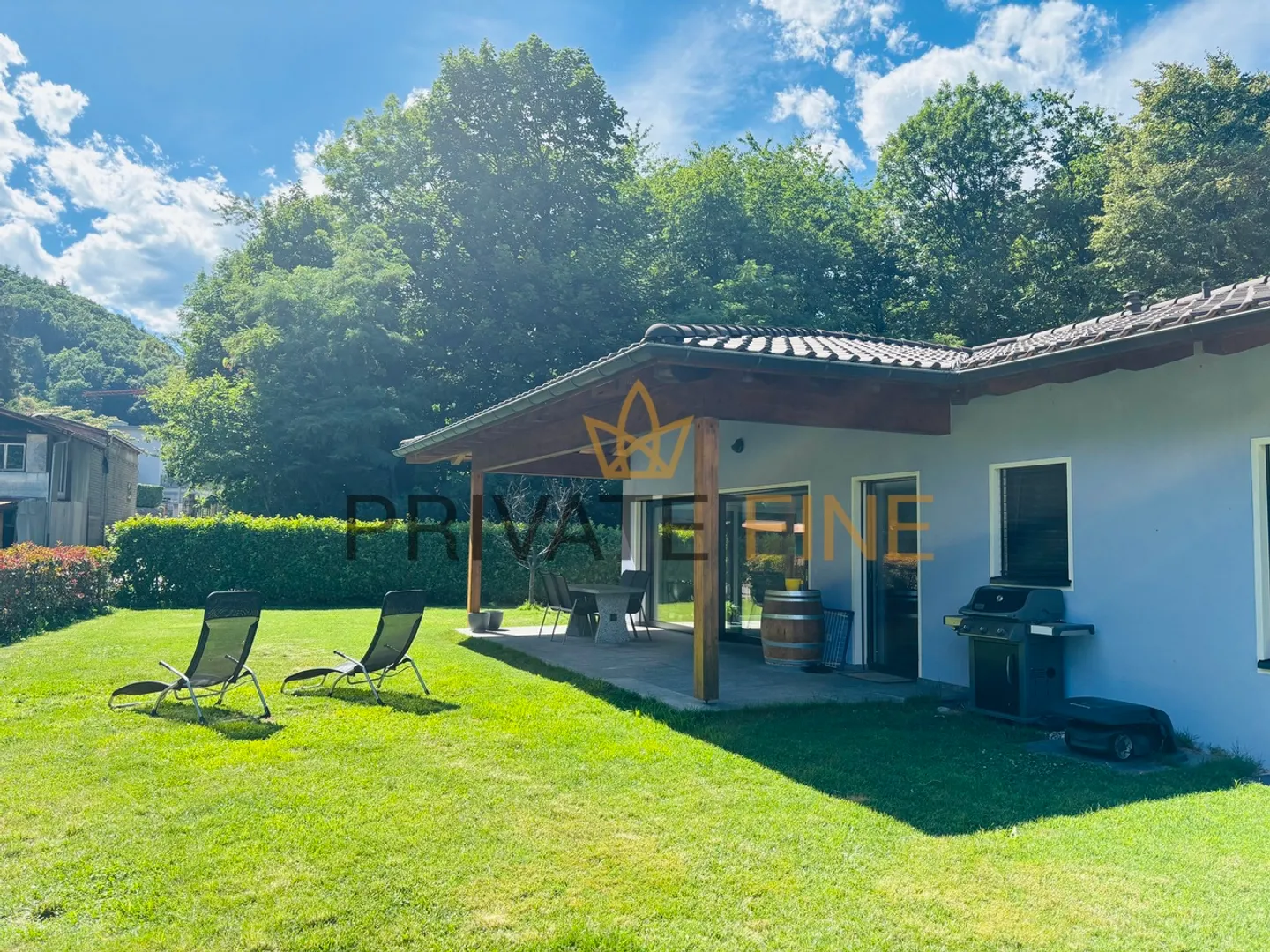 Modernes Einfamilienhaus in Natur - Foto 1 von 11