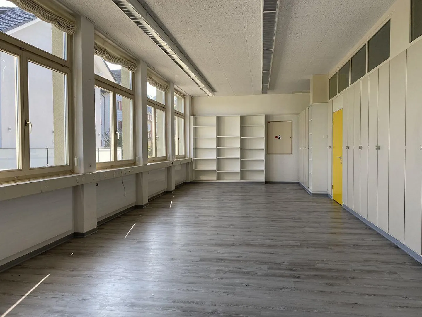 Spazio commerciale con utilizzo flessibile - Foto 3 di 9