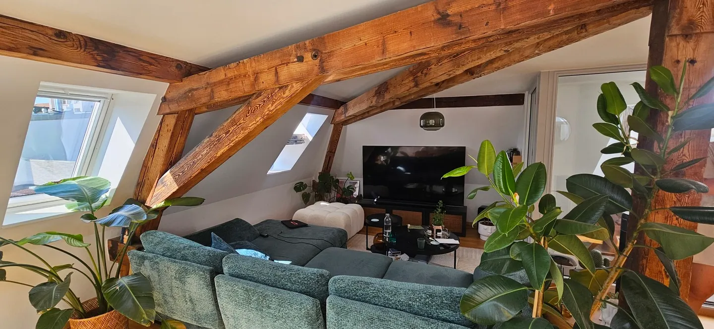 DACHGESCHOSS-WOHNUNG 3½ ZIMMER IN LAUSANNE - STADTZENTRUM, MÖBLIERT, DAUER - Foto 2 von 10