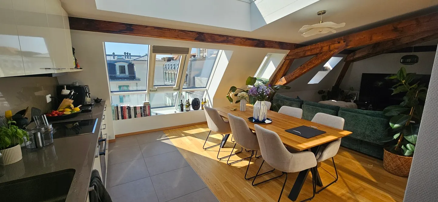 DACHGESCHOSS-WOHNUNG 3½ ZIMMER IN LAUSANNE - STADTZENTRUM, MÖBLIERT, DAUER - Foto 1 von 10