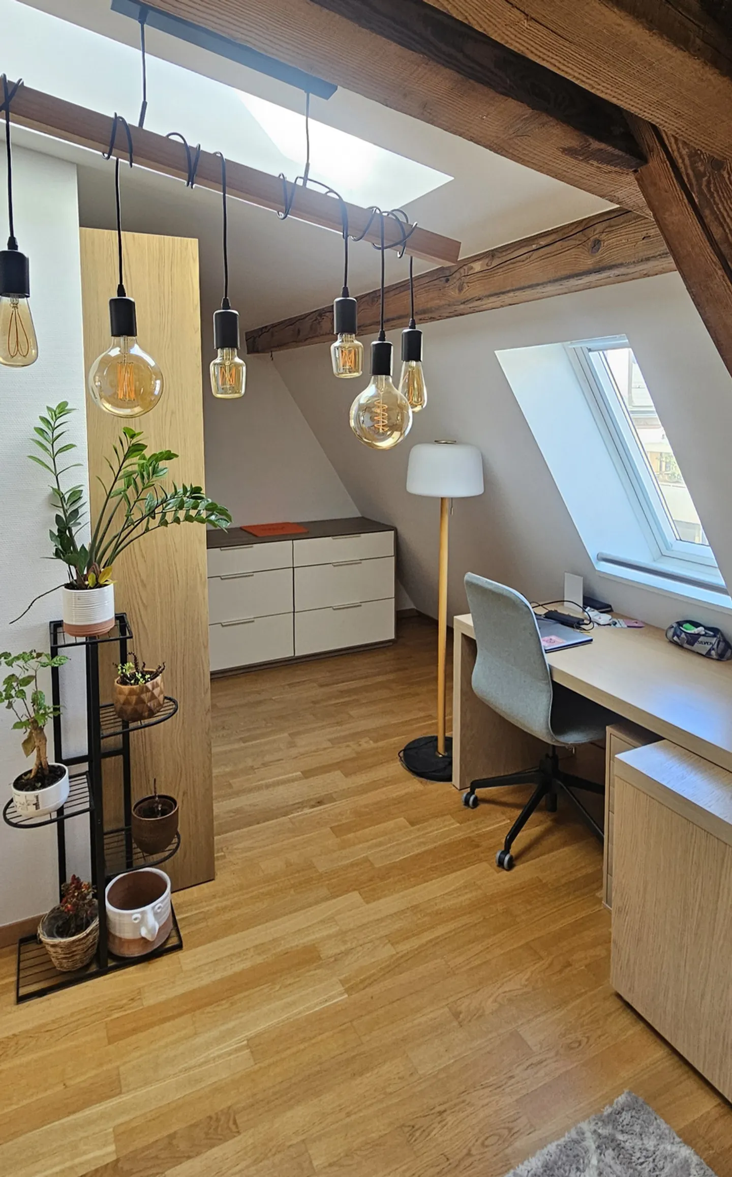 DACHGESCHOSS-WOHNUNG 3½ ZIMMER IN LAUSANNE - STADTZENTRUM, MÖBLIERT, DAUER - Foto 5 von 10