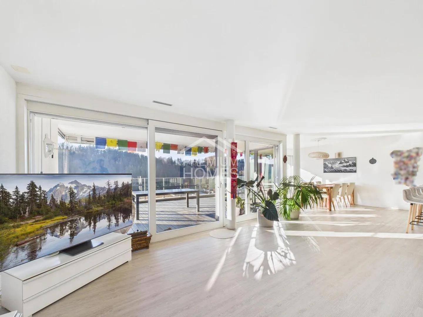 Modern Apartment with Stunning Views - Photo 3 of 10