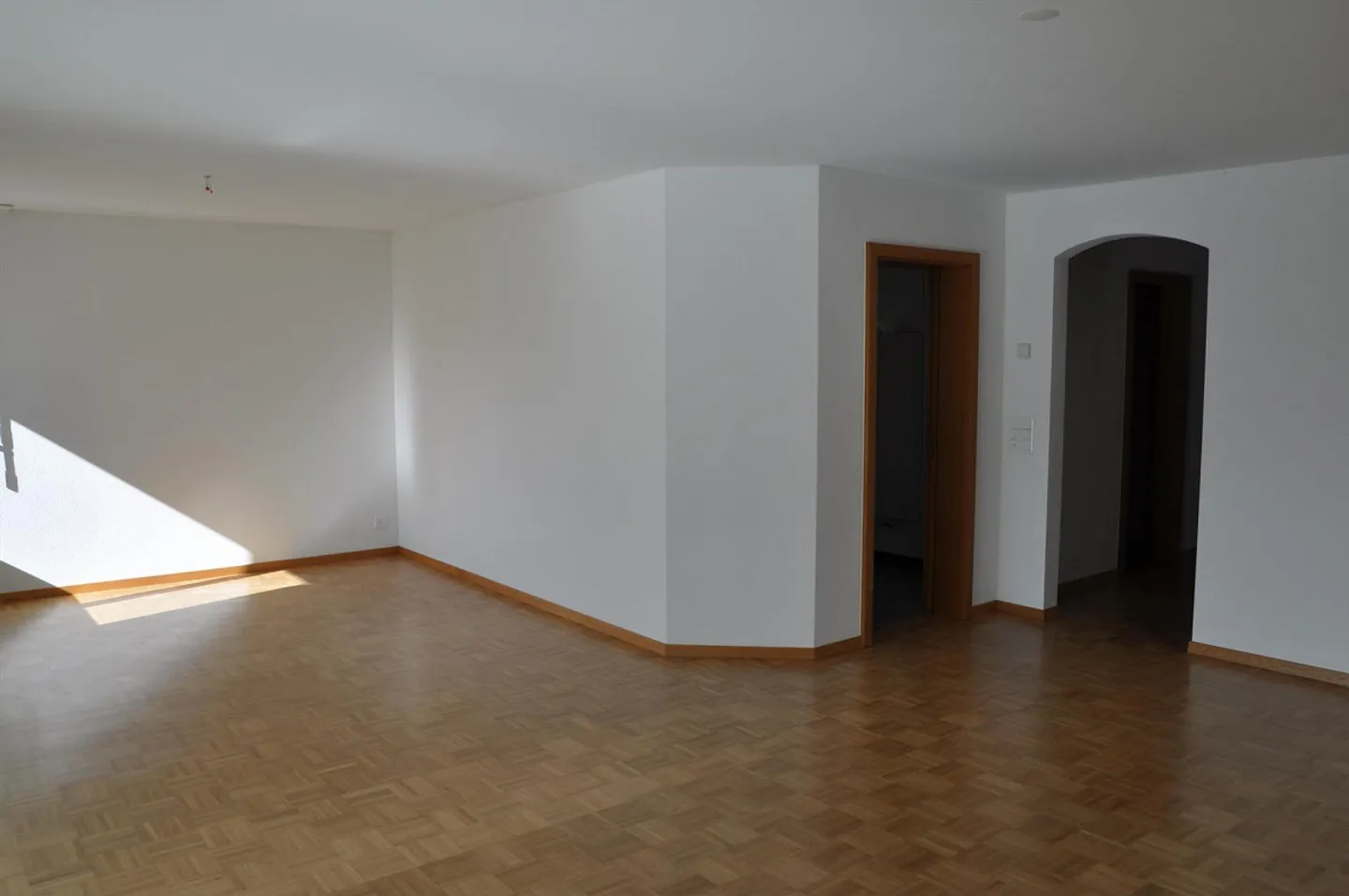 Grosszügige 4 1/2-Zimmer-Wohnung an zentraler Lage - Foto 3 von 14