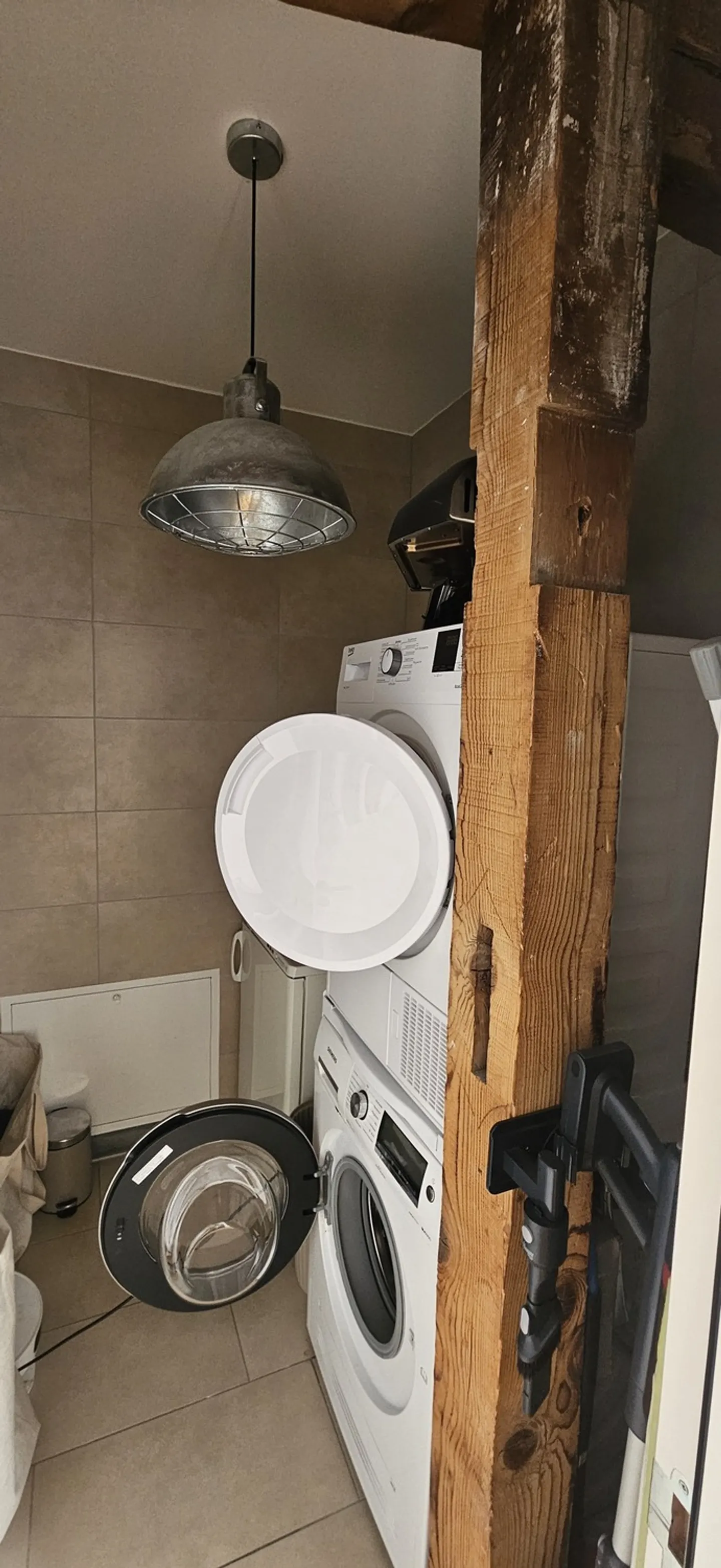 DACHGESCHOSS-WOHNUNG 3½ ZIMMER IN LAUSANNE - STADTZENTRUM, MÖBLIERT, DAUER - Foto 9 von 10