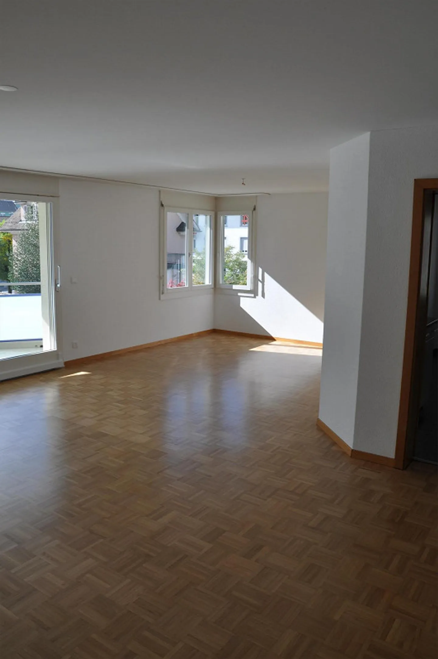 Grosszügige 4 1/2-Zimmer-Wohnung an zentraler Lage - Foto 1 von 14