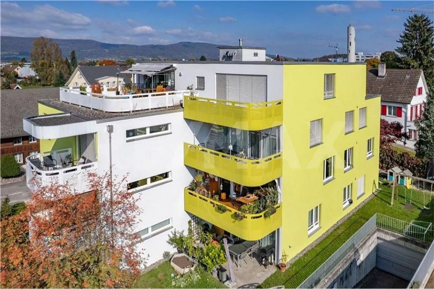 Edificio multifamiliare ad alto rendimento con 7 appartamenti e 10 posti auto sotterranei - Foto 2 di 13