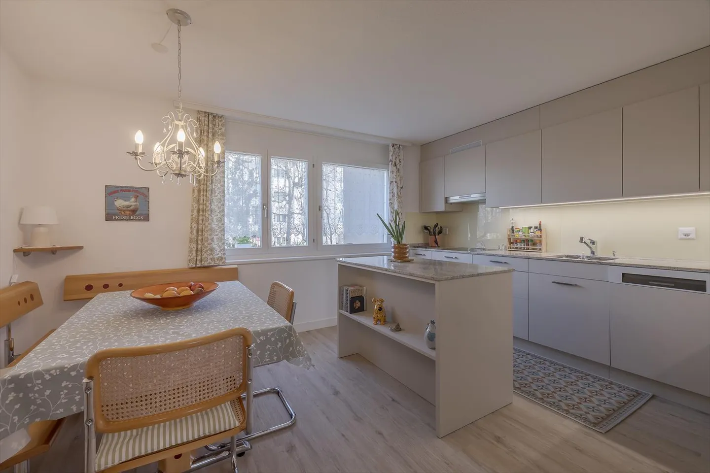 Maison contiguë 5.5 pièces - Photo 2 sur 13