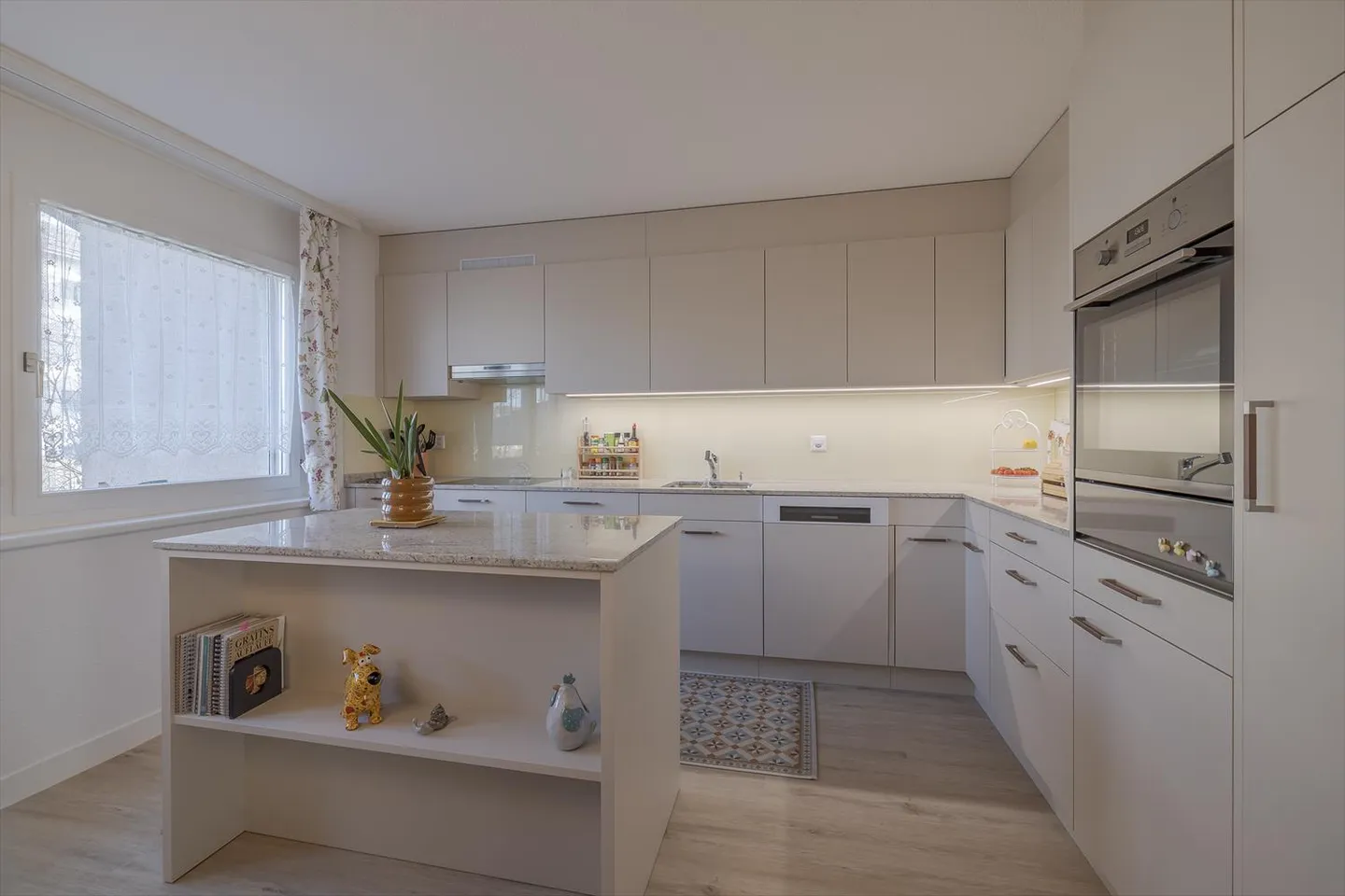 Maison contiguë 5.5 pièces - Photo 3 sur 13