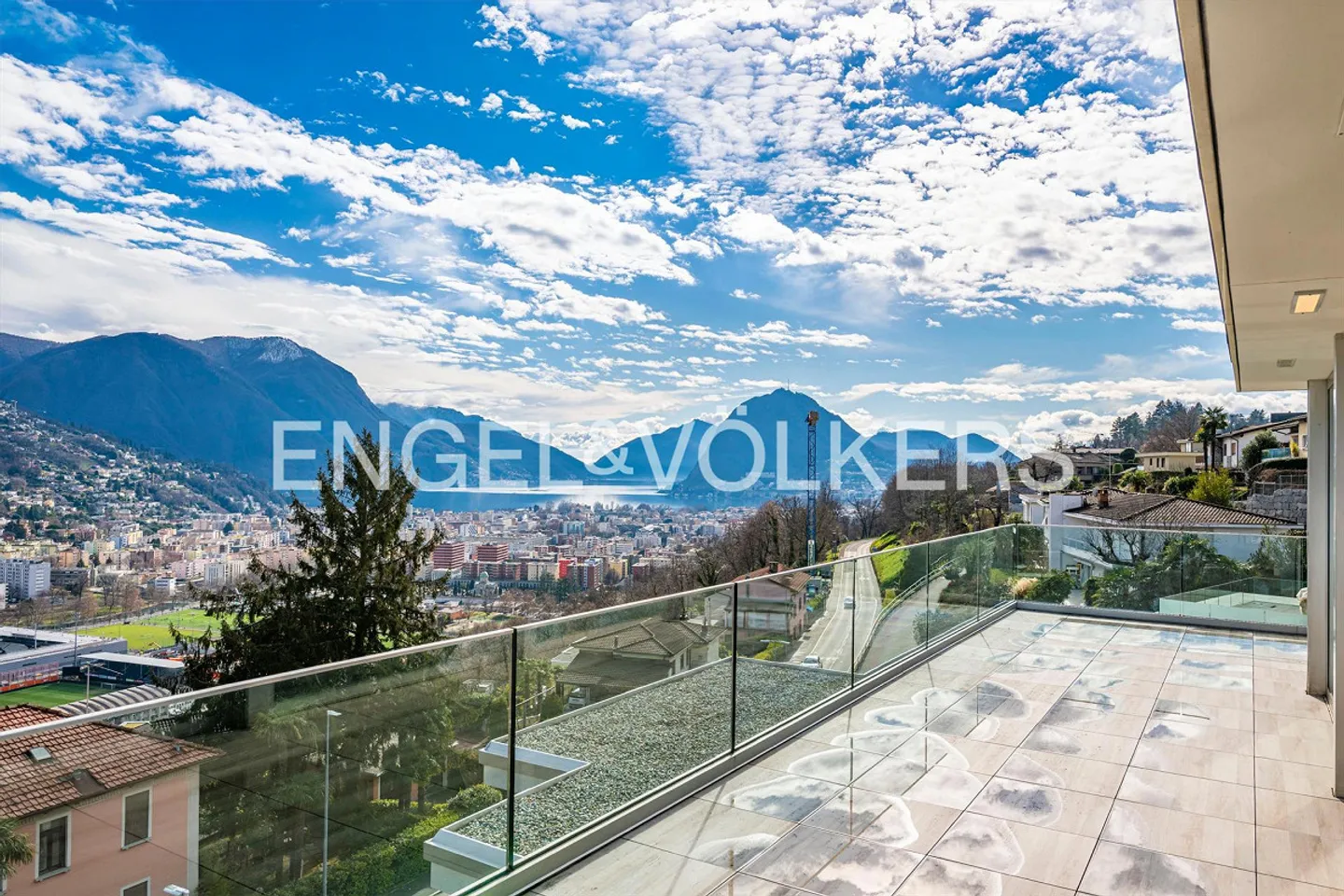 Charmante Wohnung mit Seeblick - Foto 1 von 13