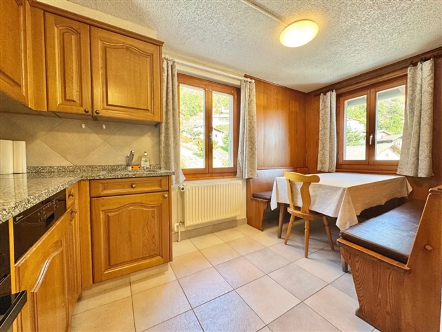 Mixed-use building with high investment potential in Flanthey - Photo 7 of 11