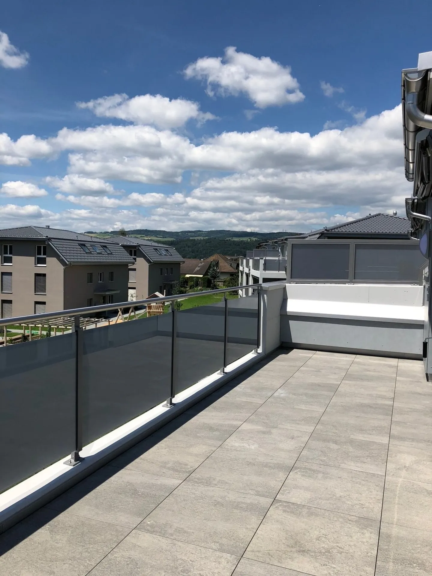 Modern 3.5-room penthouse apartment with large terrace in Leibstadt - Photo 12 of 12