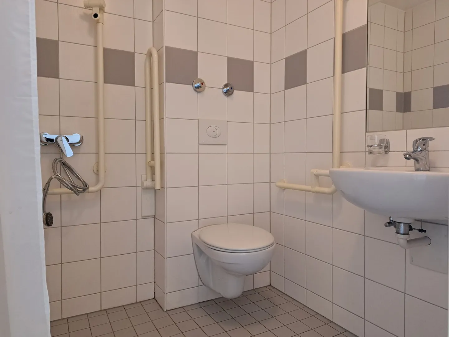 Appartamento ammobiliato in affitto - Foto 3 di 5