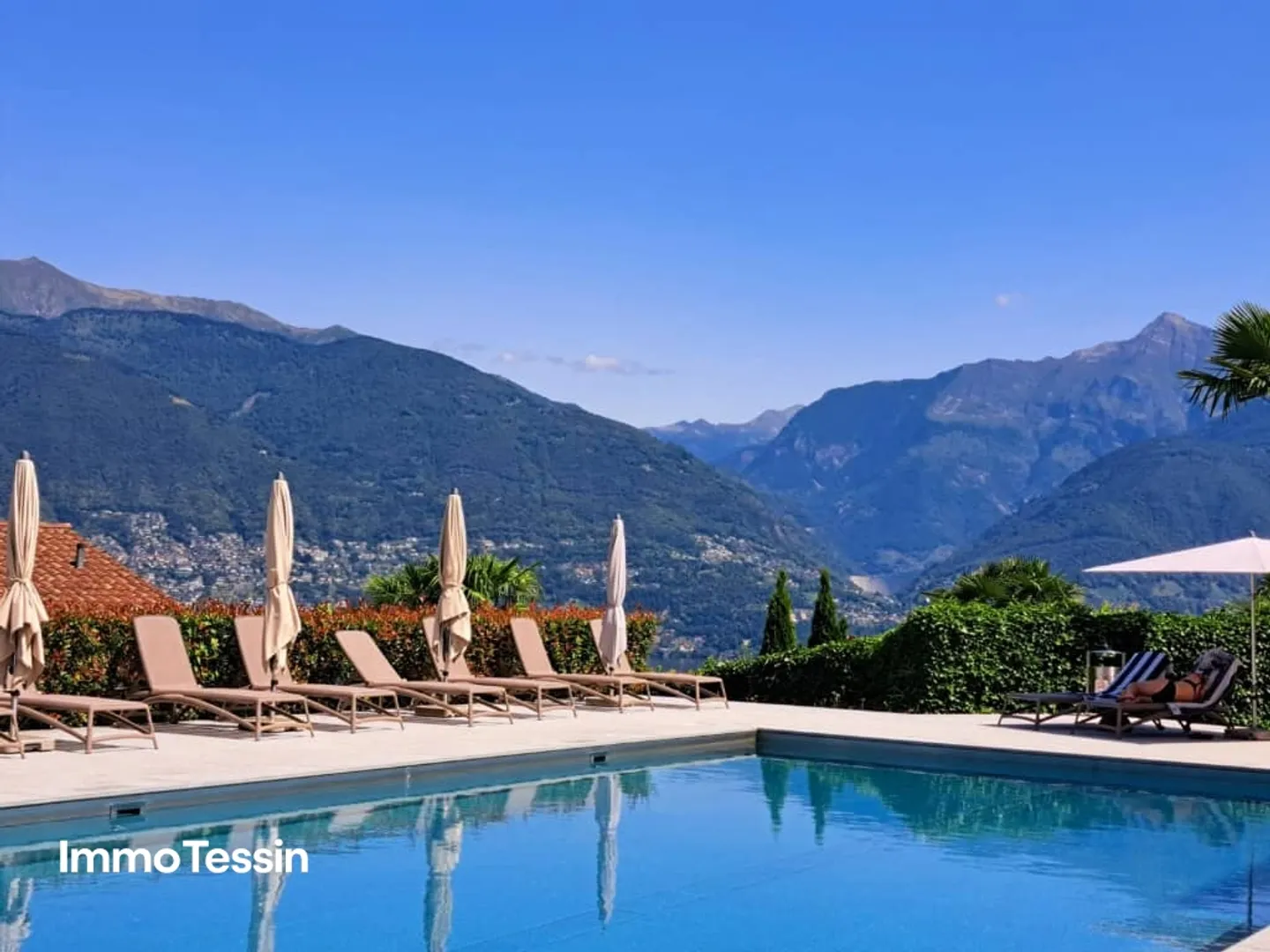 Appartement de vacances dans la magnifique résidence Miralago avec piscine et vue spectaculaire sur le lac Majeur - Photo 1 sur 13