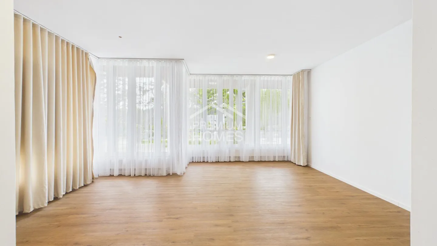 Small, fine, full of potential! Conversion of commercial space - Serviced Apartment - Photo 5 of 10