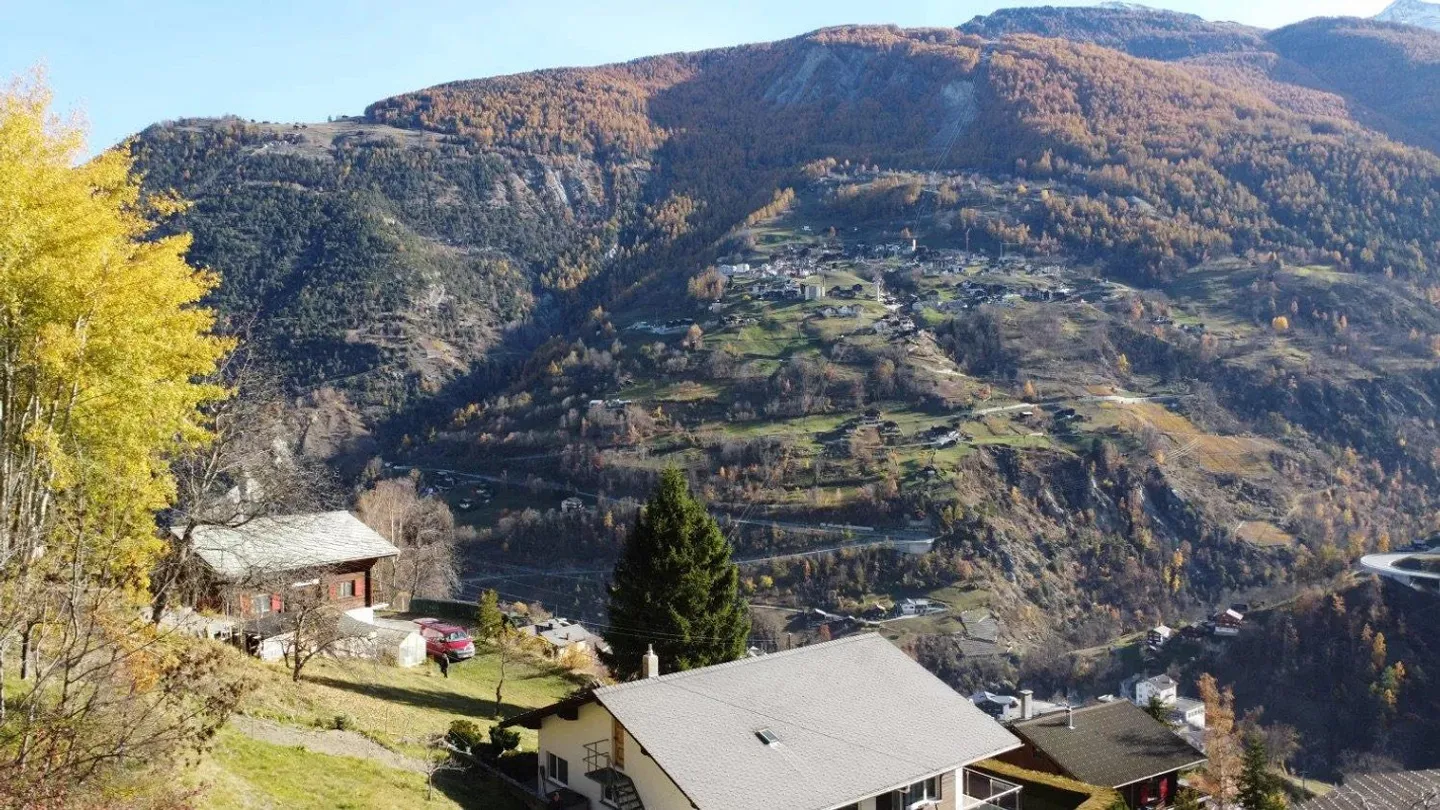 Terreno edificabile soleggiato al varco per Saas e la valle di Matter - Foto 1 di 13