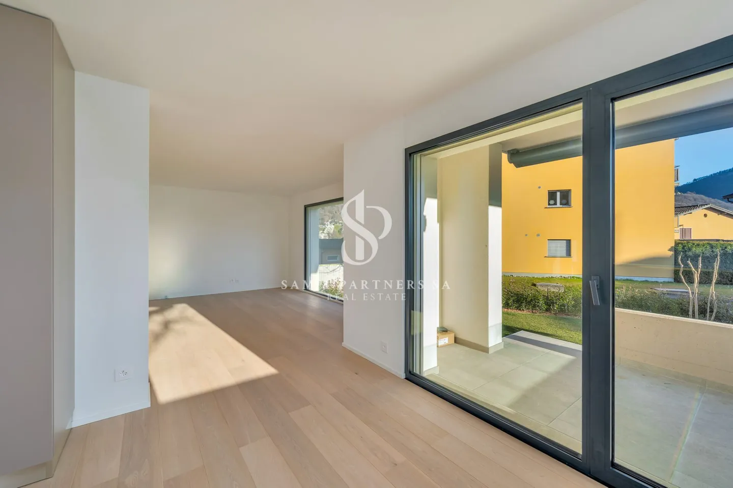 New apartment with garden - Photo 4 of 13