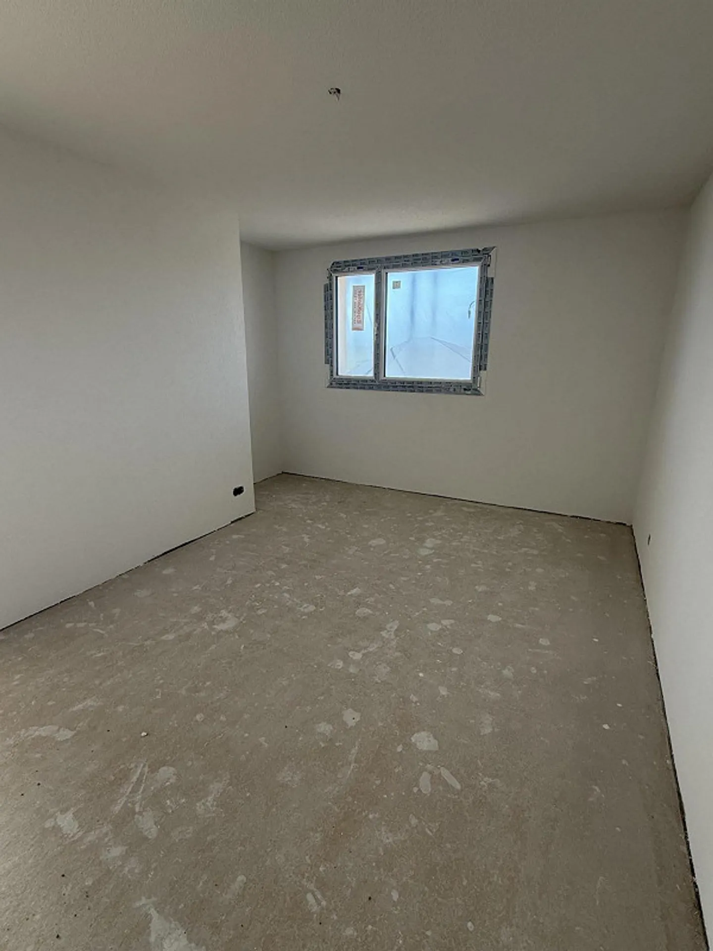 FIRST RENTAL - Spacious Floor Plan - Photo 6 of 8