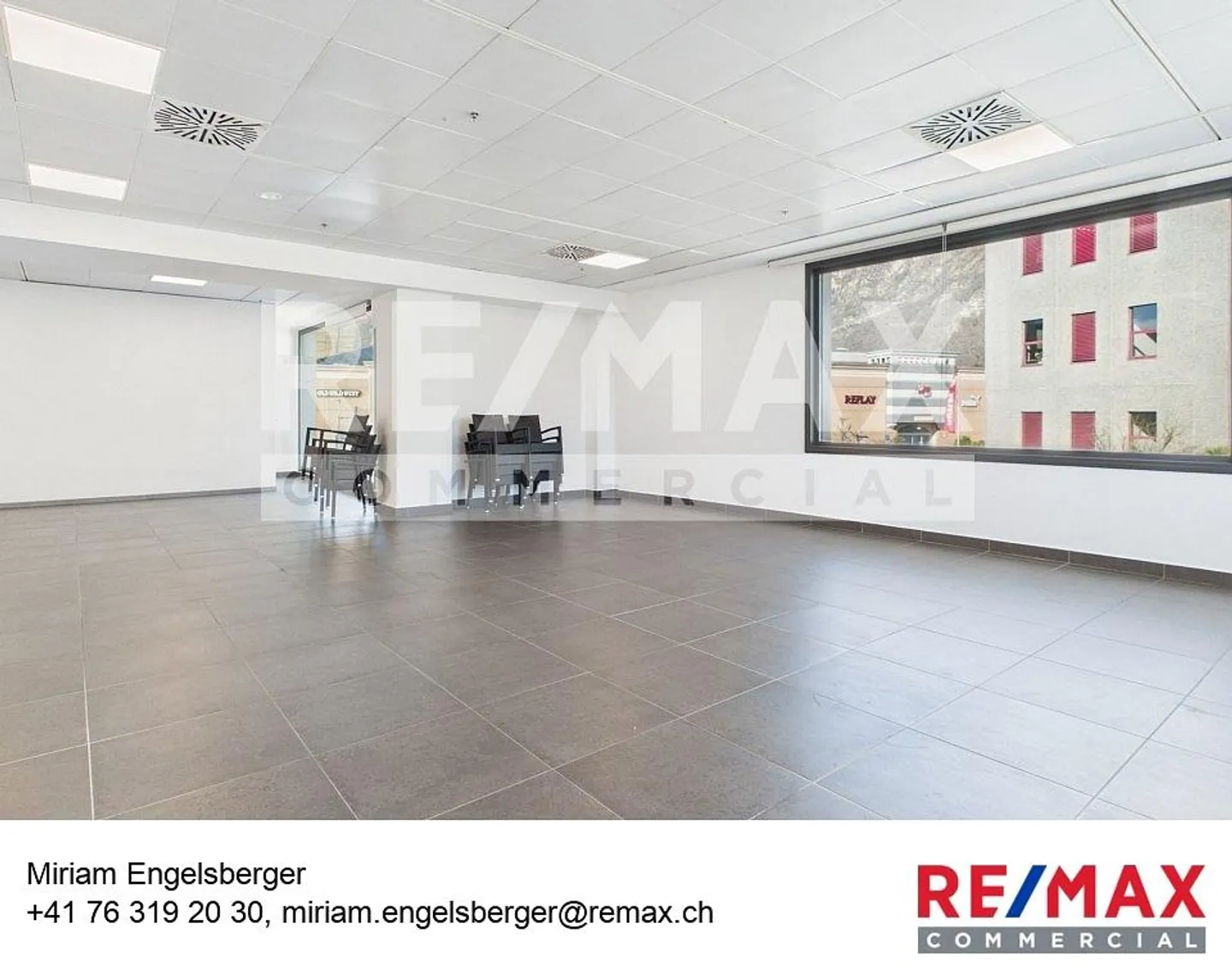 Mendrisio – Spacious commercial space with visibility - Photo 1 of 7