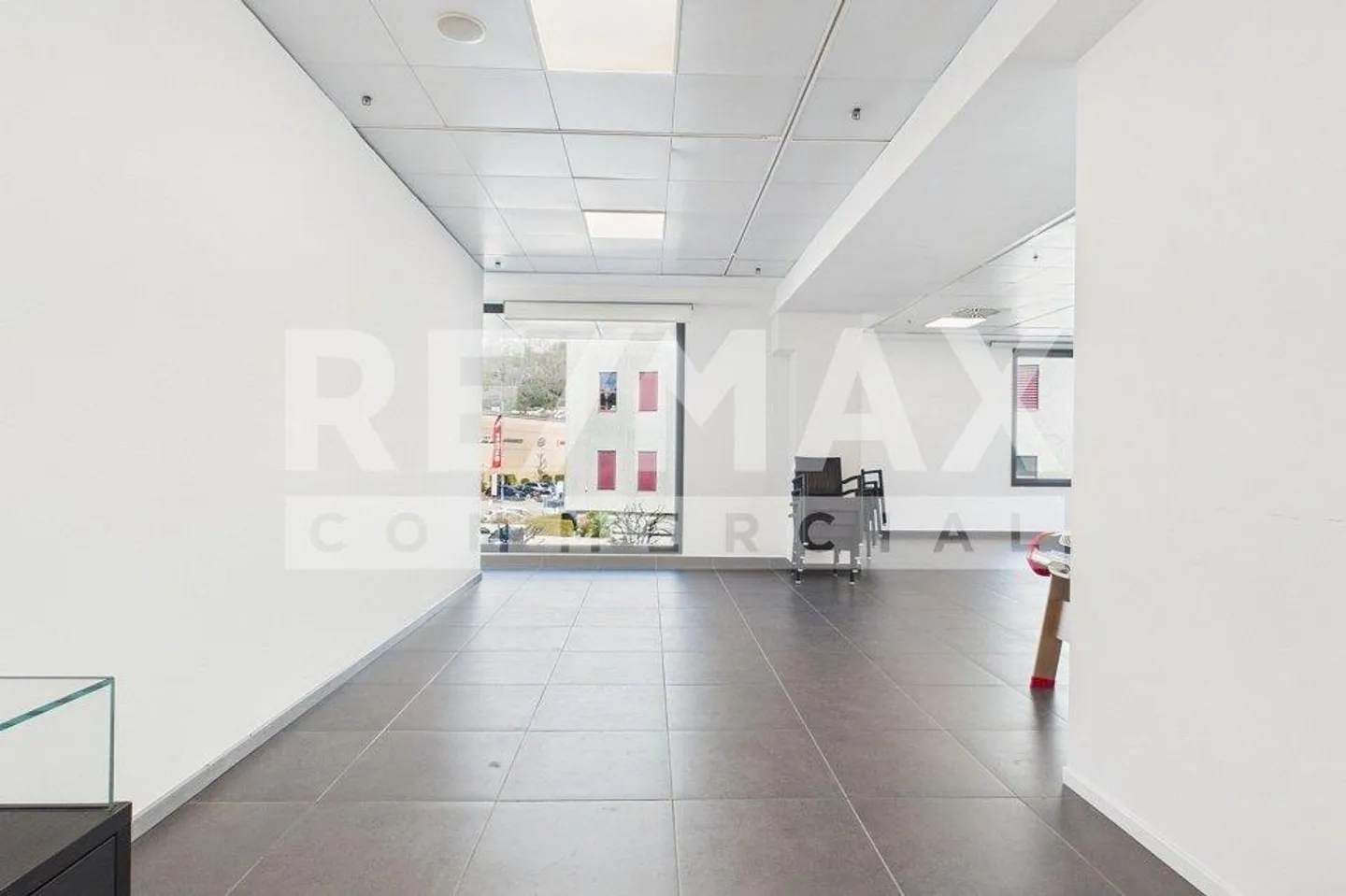 Mendrisio – Spacious commercial space with visibility - Photo 5 of 7