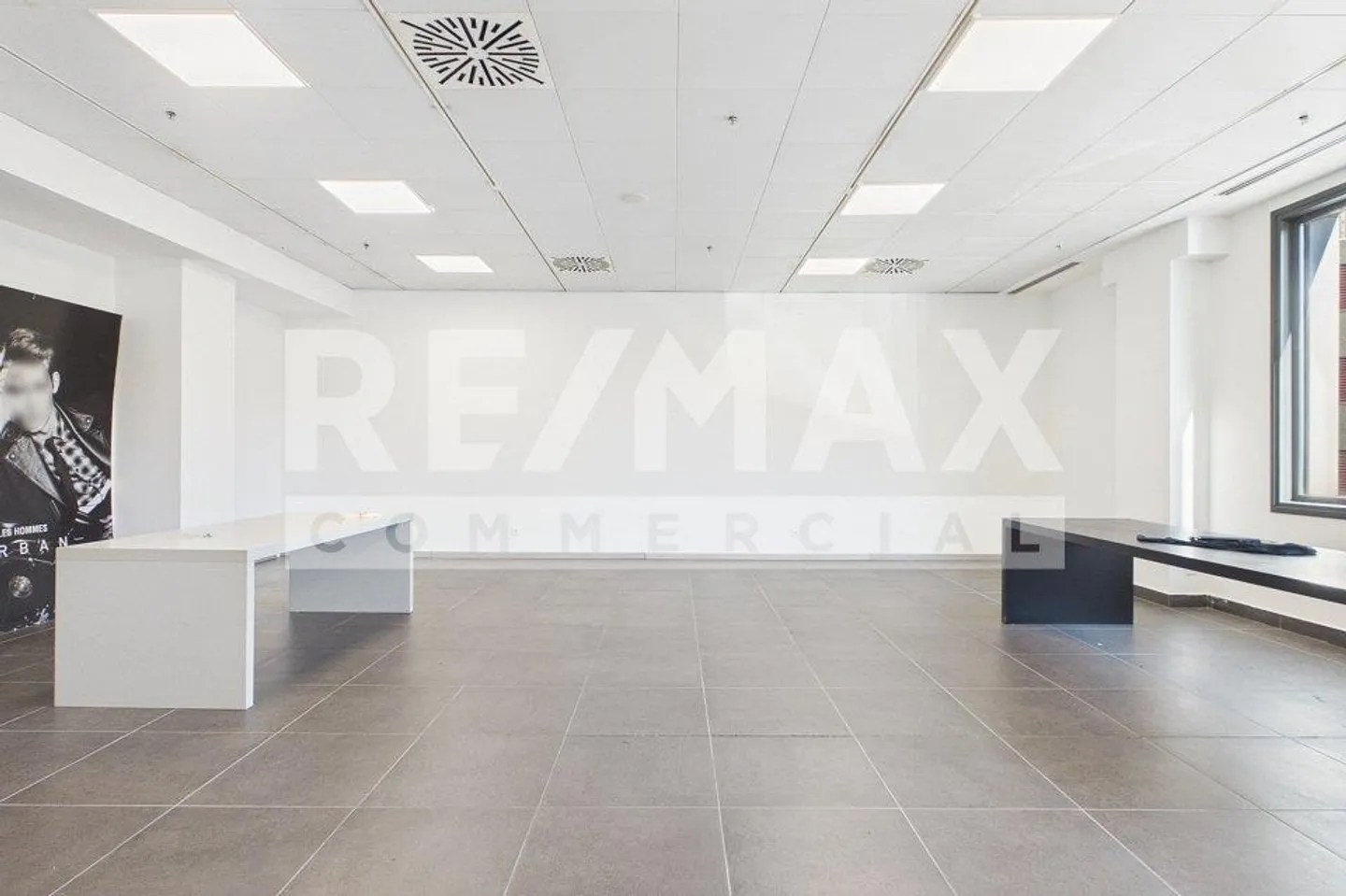 Mendrisio – Spacious commercial space with visibility - Photo 4 of 7