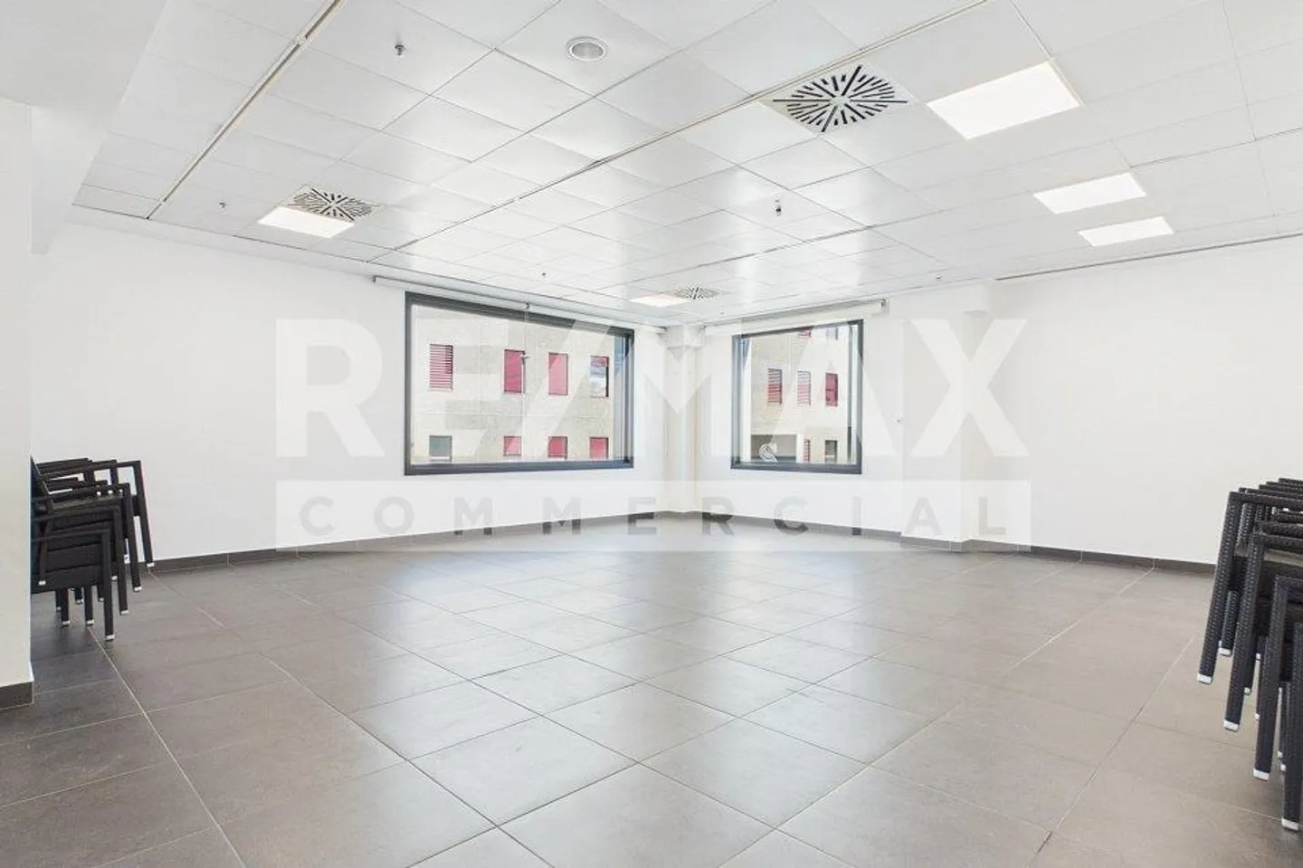 Mendrisio – Spacious commercial space with visibility - Photo 6 of 7
