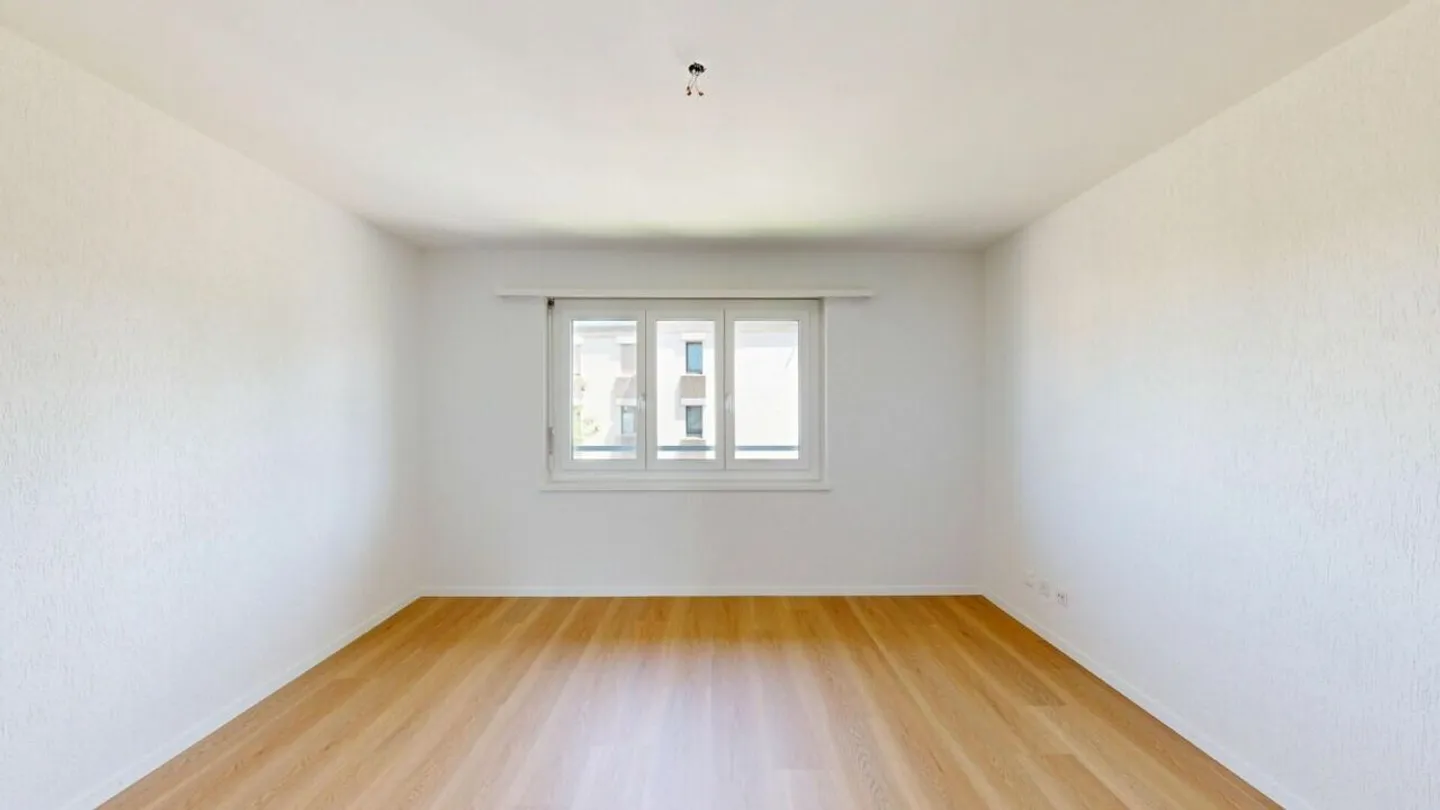 Modernes Apartment mit verglastem Balkon - Foto 4 von 15