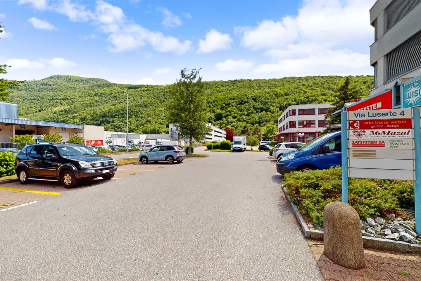 69 m2 Warehouse – Practical Space Available Immediately in Quartino - Photo 1 of 1