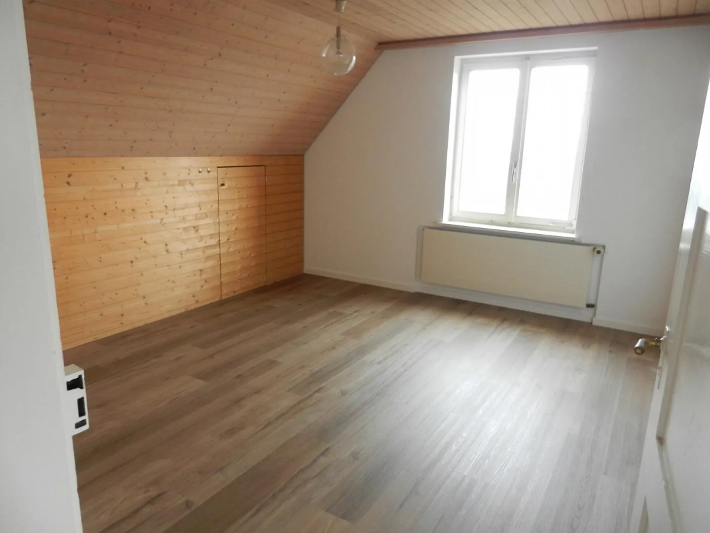 Charmante Dachwohnung mit Aussicht - Foto 4 von 9