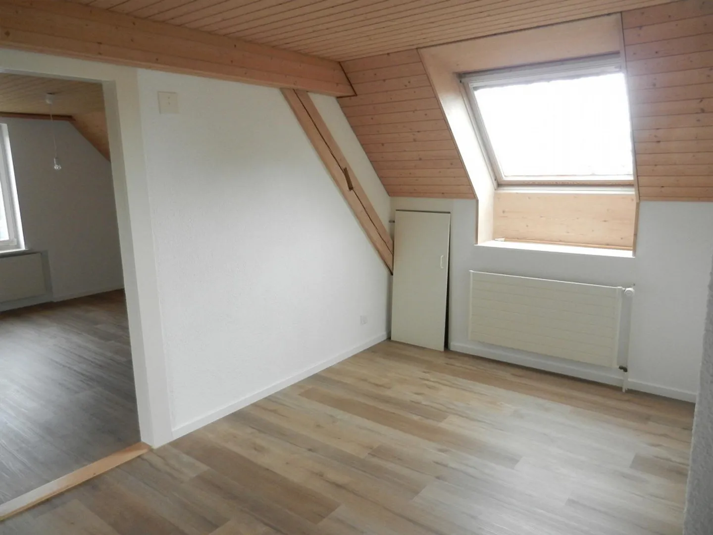 Charmante Dachwohnung mit Aussicht - Foto 5 von 9