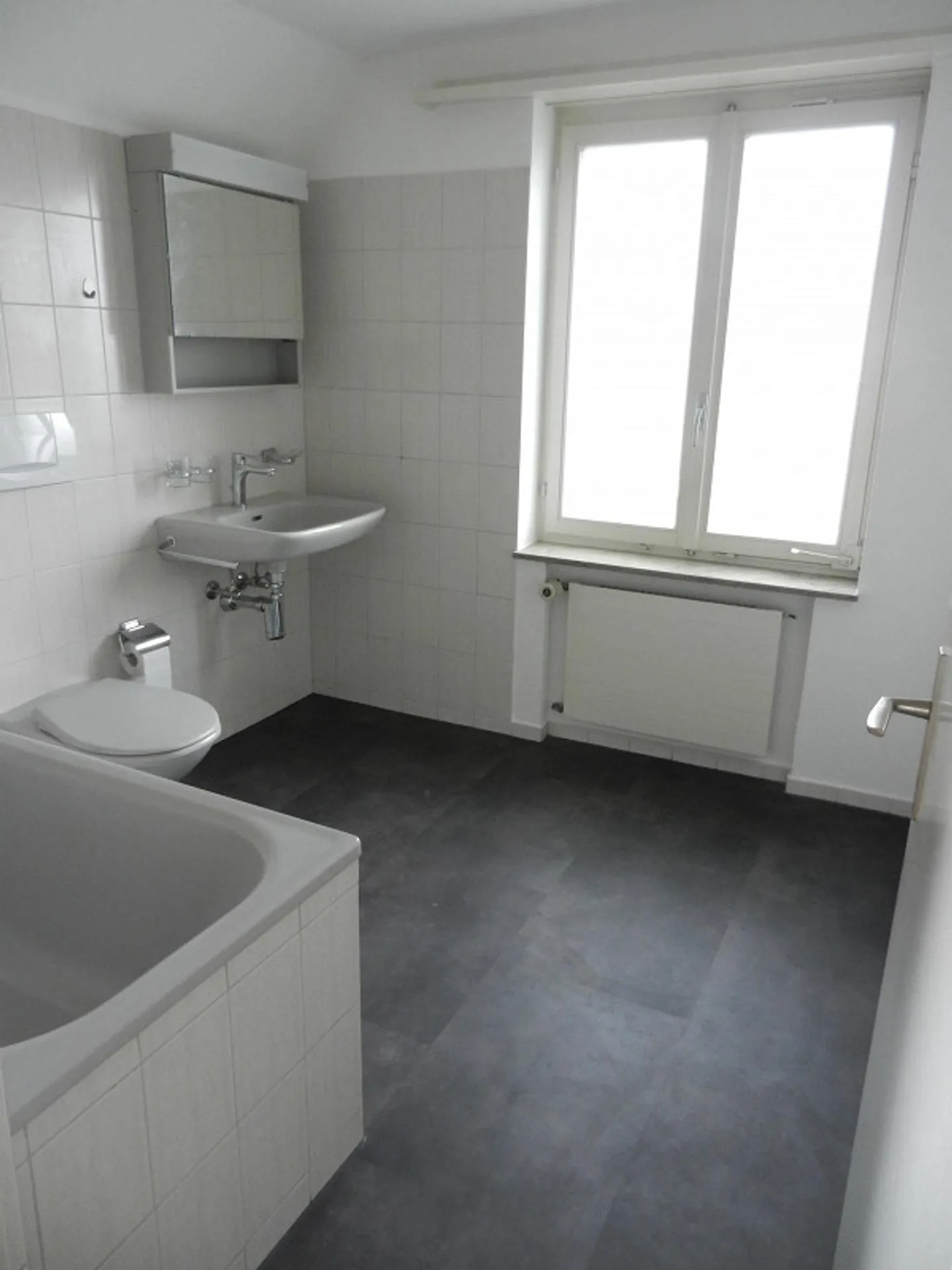 Charmante Dachwohnung mit Aussicht - Foto 7 von 9