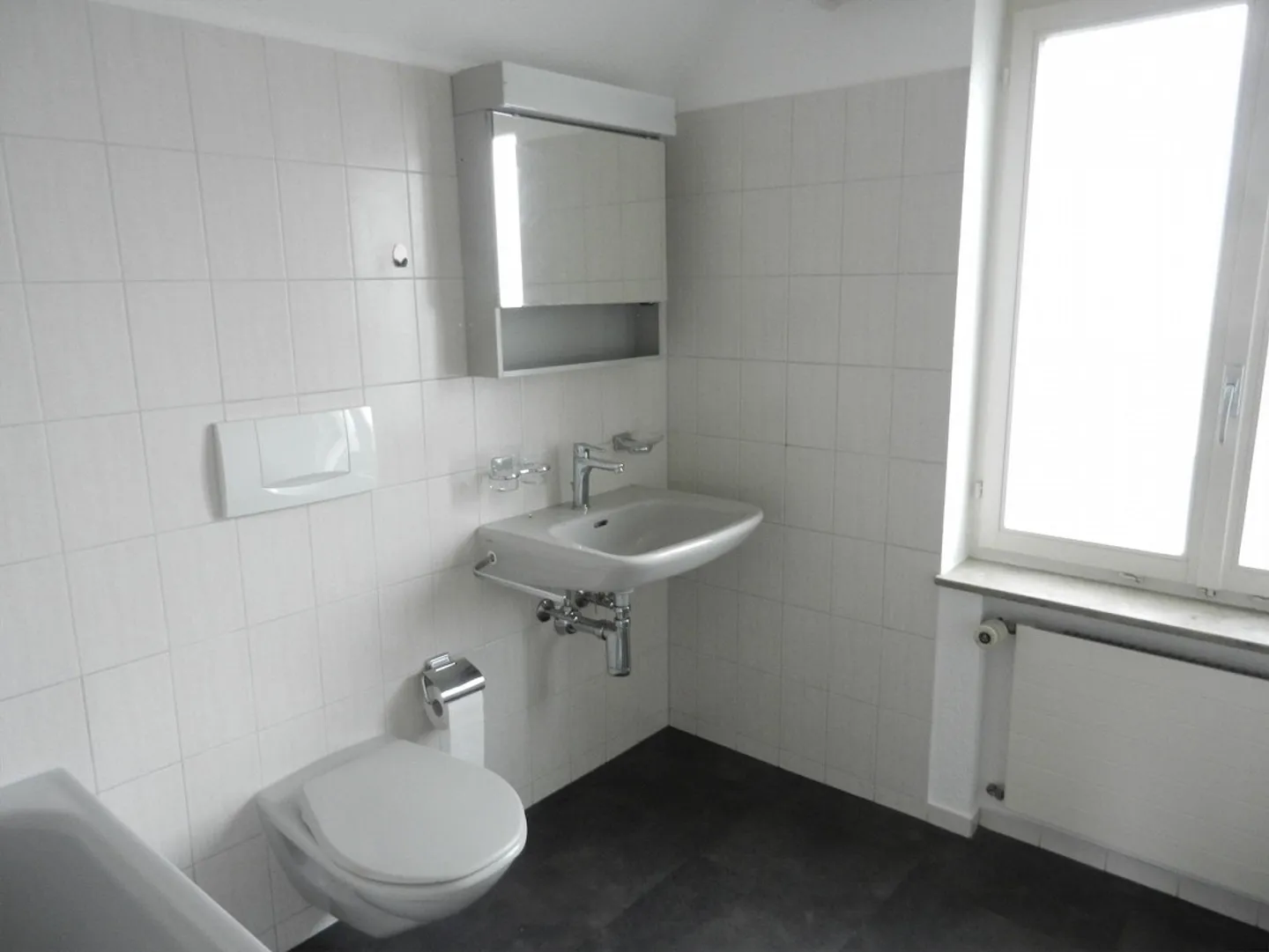 Charmante Dachwohnung mit Aussicht - Foto 8 von 9