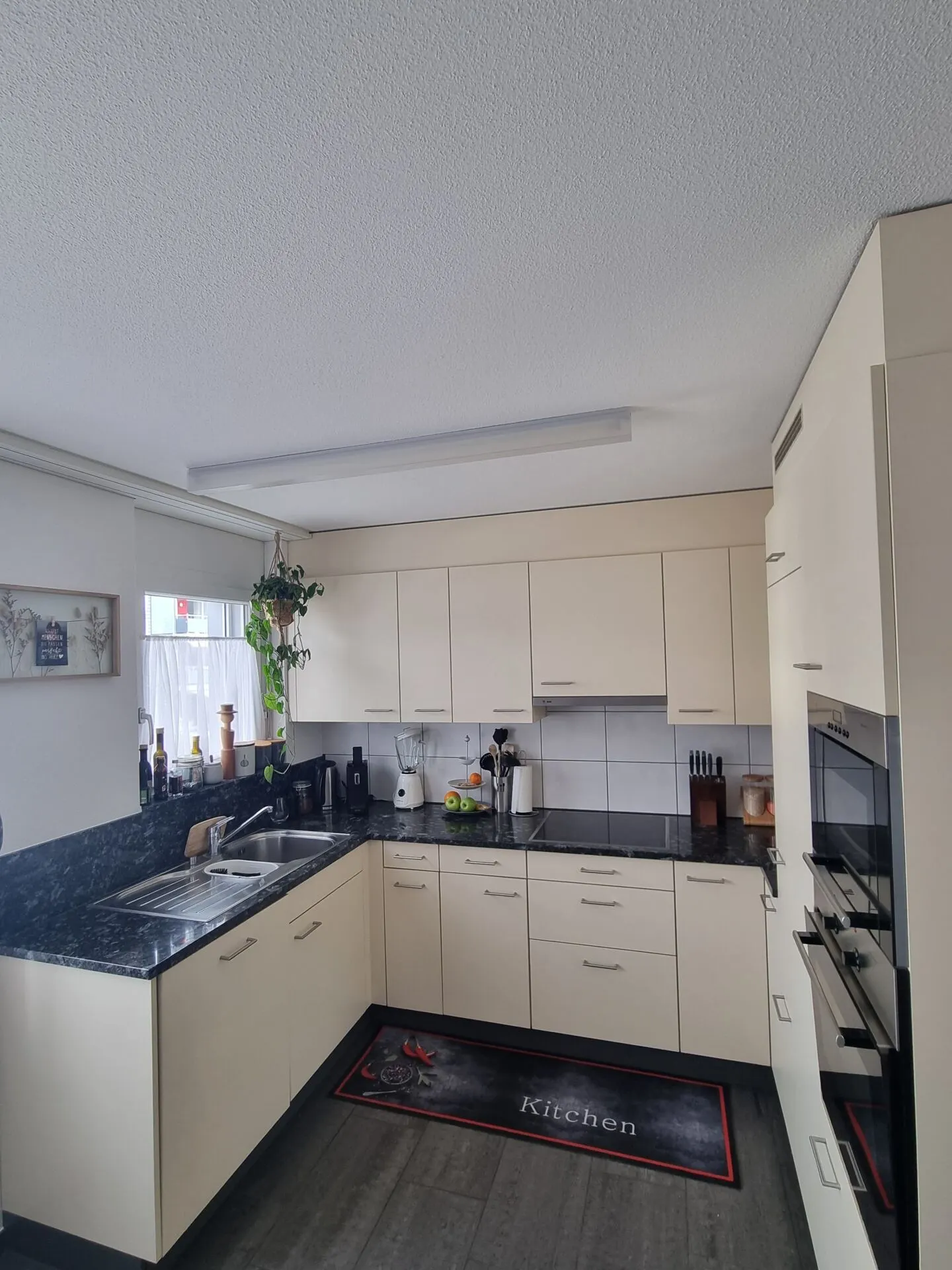 Geräumige Wohnung mit Balkon - Foto 3 von 8