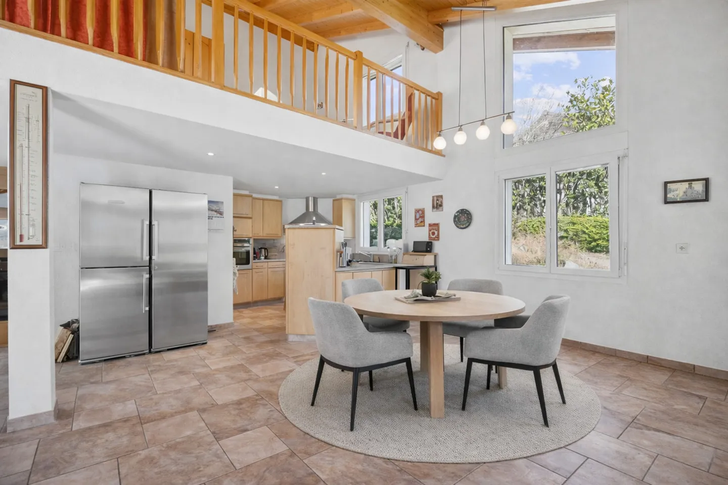 Property in a dominant, quiet and sunny location. - Photo 3 of 10