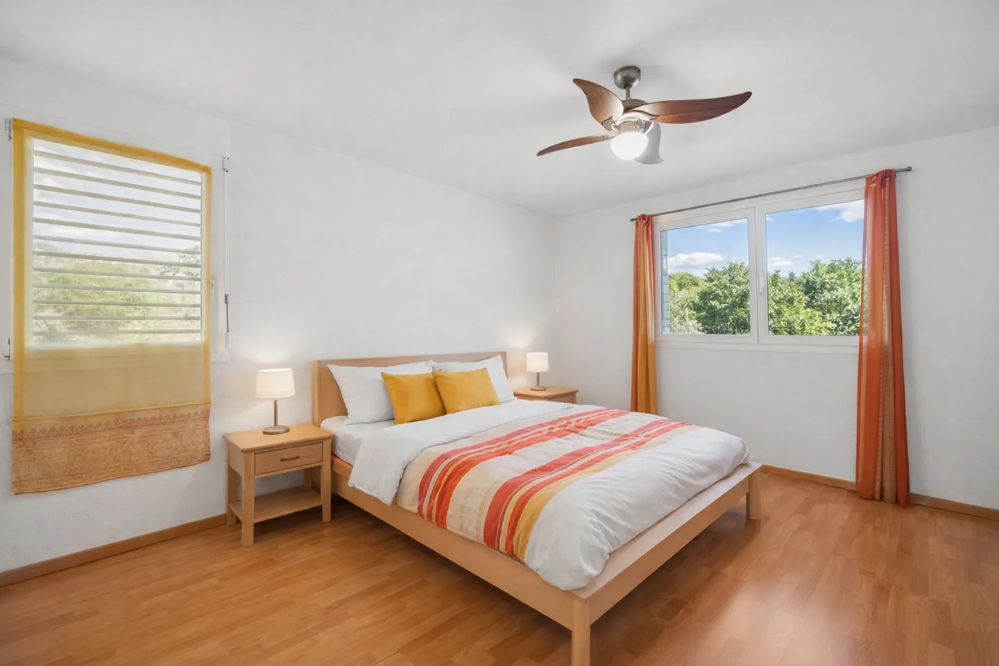 Property in a dominant, quiet and sunny location. - Photo 5 of 10