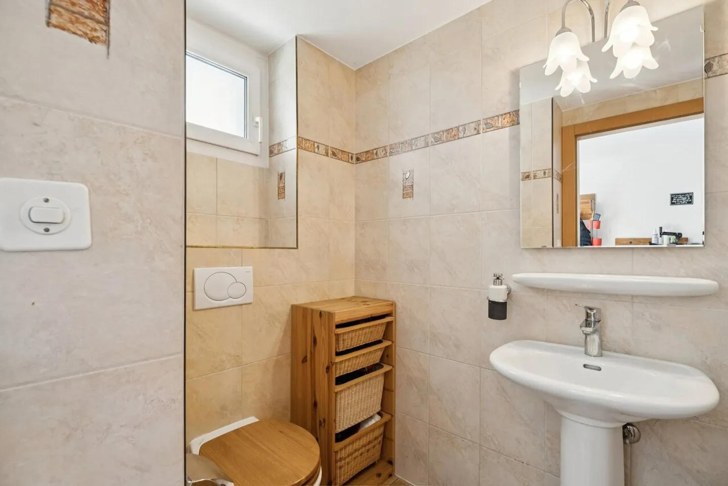 Property in a dominant, quiet and sunny location. - Photo 6 of 10